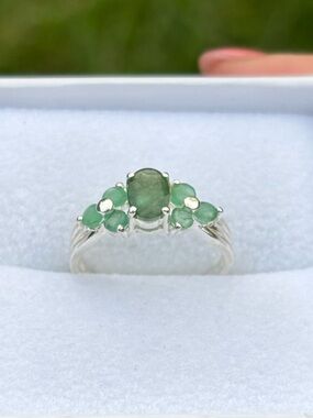 Stunning Genuine Emerald oval & round cut 925 Sterling Silver Ring Size 8.25